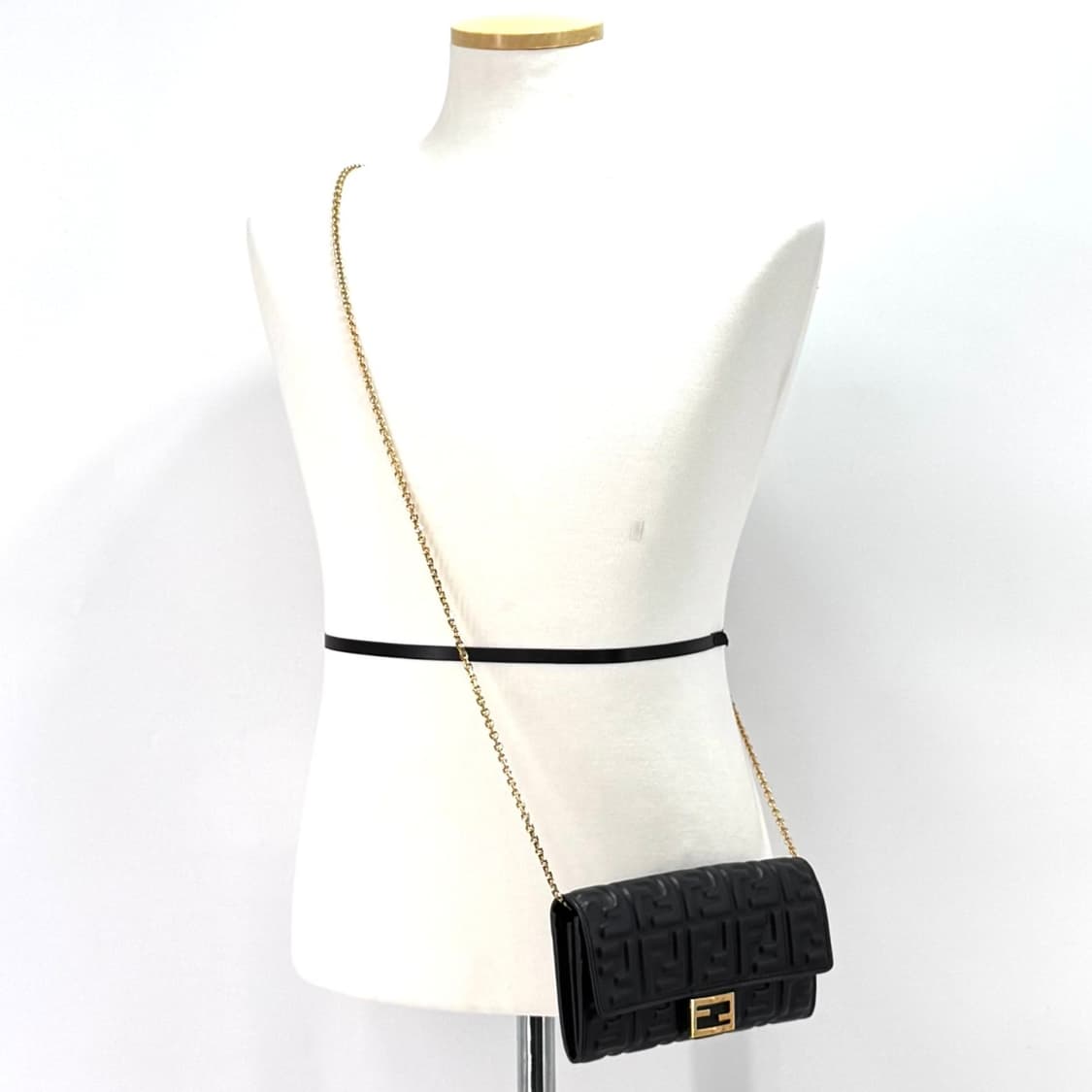 펜디 WOC 체인 장지갑 크로스백 블랙 (8M0365) 상품이미지2