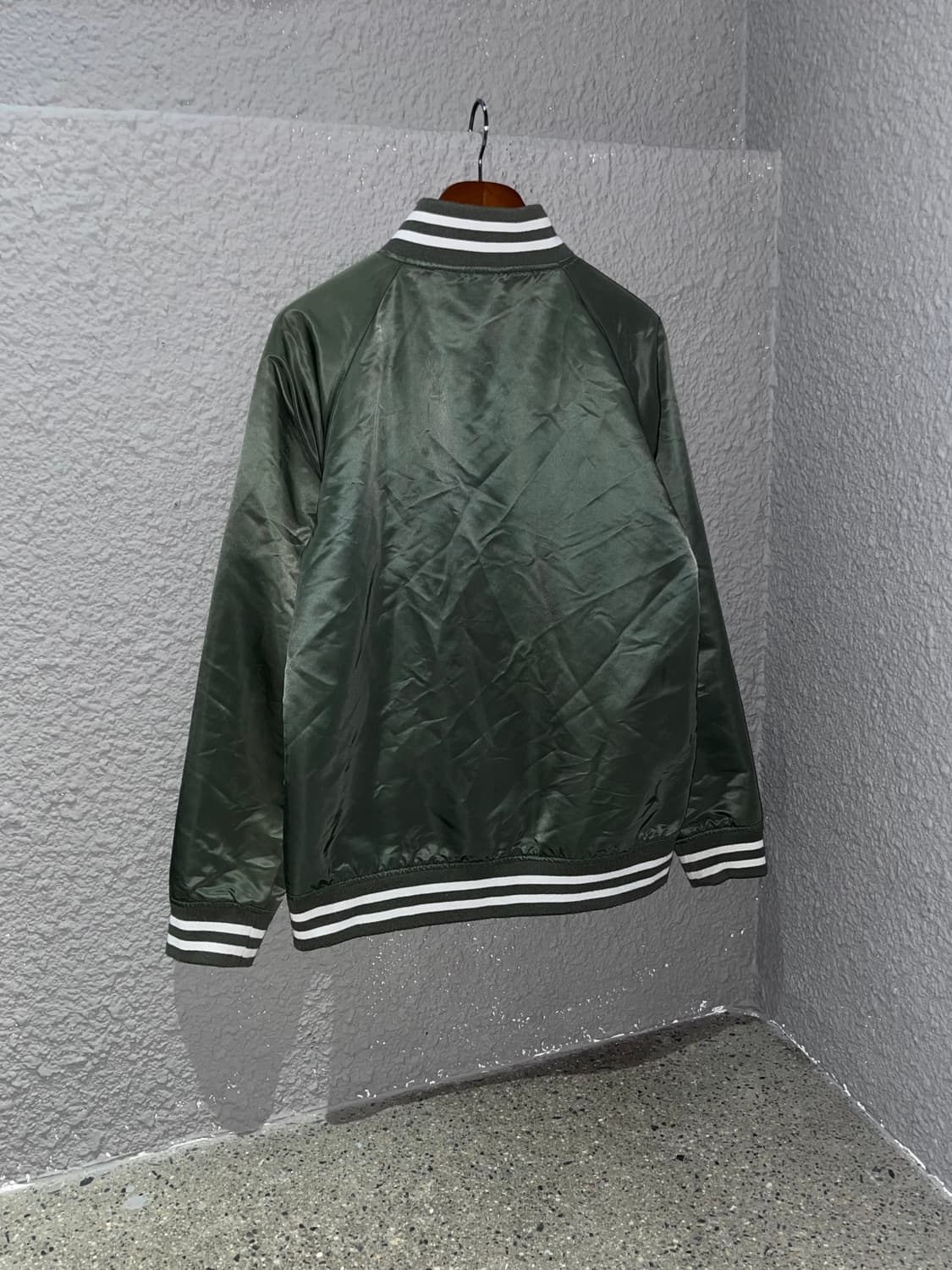 챔피온 올리브 새틴 바시티 자켓 상품이미지2