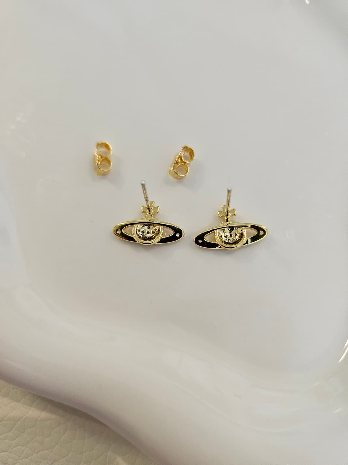 비비안웨스트우드 업사이클링 금장 미니 귀걸이 상품이미지6