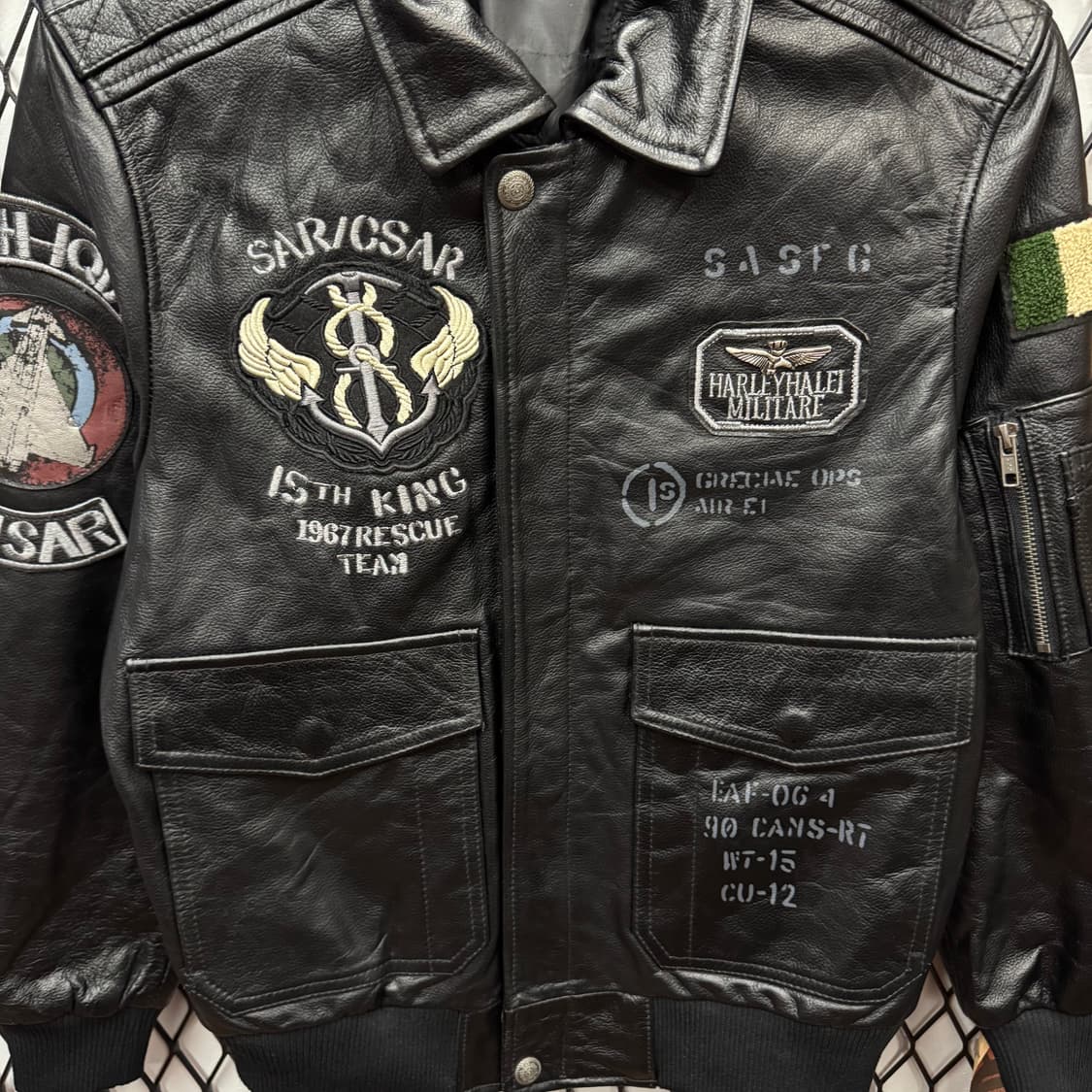 ITA VINTAGE 레더 봄버 자켓 전후면 패치 포인트 블랙 상품이미지5