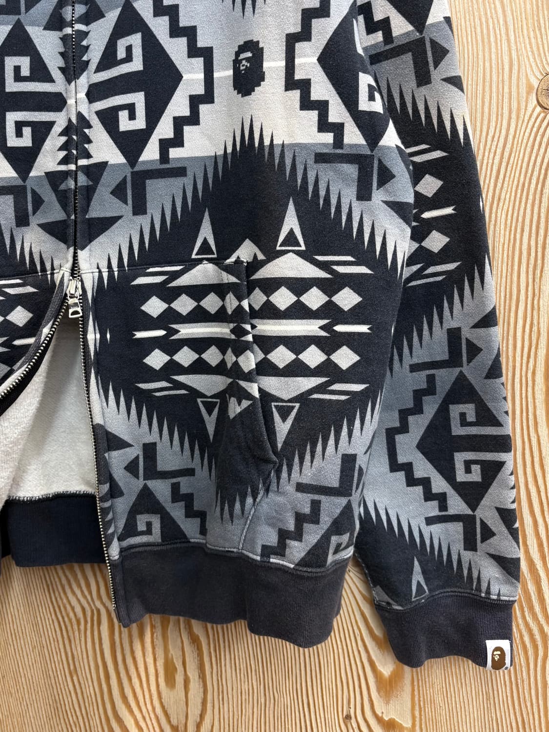 베이프 네이티브 패턴 풀집업 후드 상품이미지3