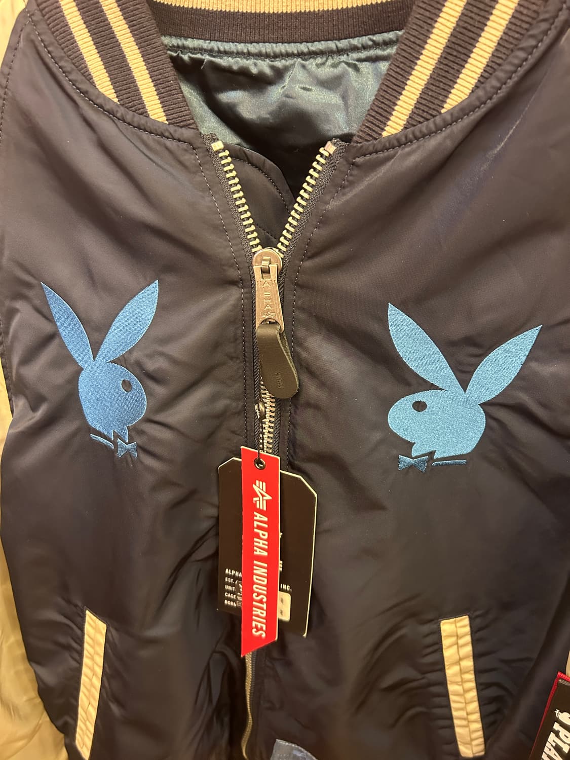 알파 인더스트리 x 플레이보이 MA-1  항공 점퍼 상품이미지3