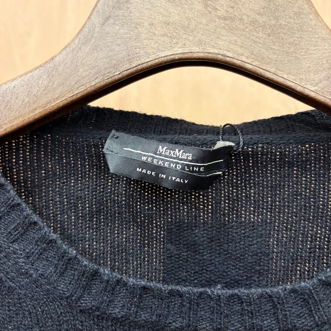 막스마라 위켄드 라운드넥 니트 골지 마감 심플 디테일 블랙 상품이미지6