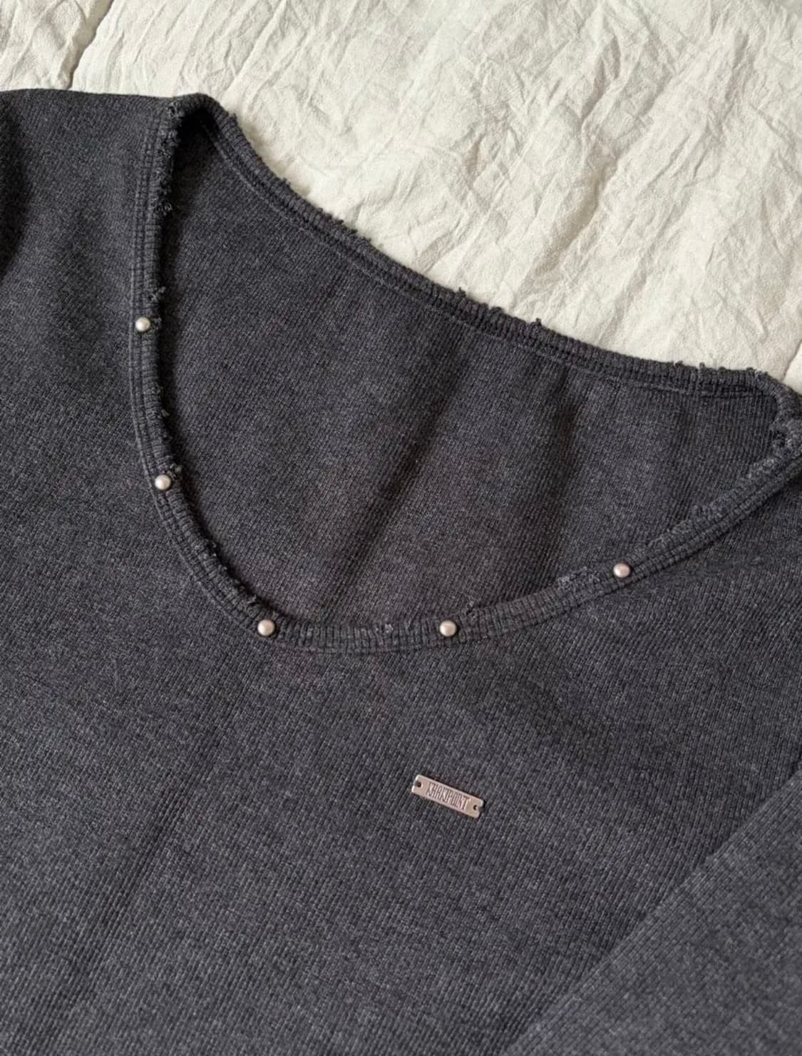 카키포인트 Damage Stud T-shirt (charcoal) 상품이미지2