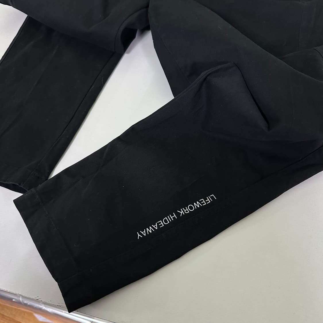 M 라이프워크 블랙 슬림핏 벨티드 팬츠 상품이미지4