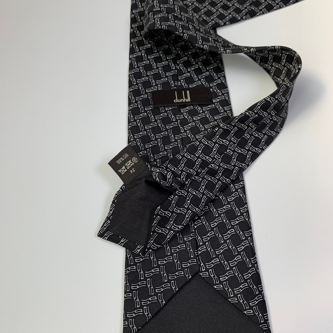 던힐(dunhill) 기하학적 패턴 블랙넥타이 명품 A등급 상품이미지7