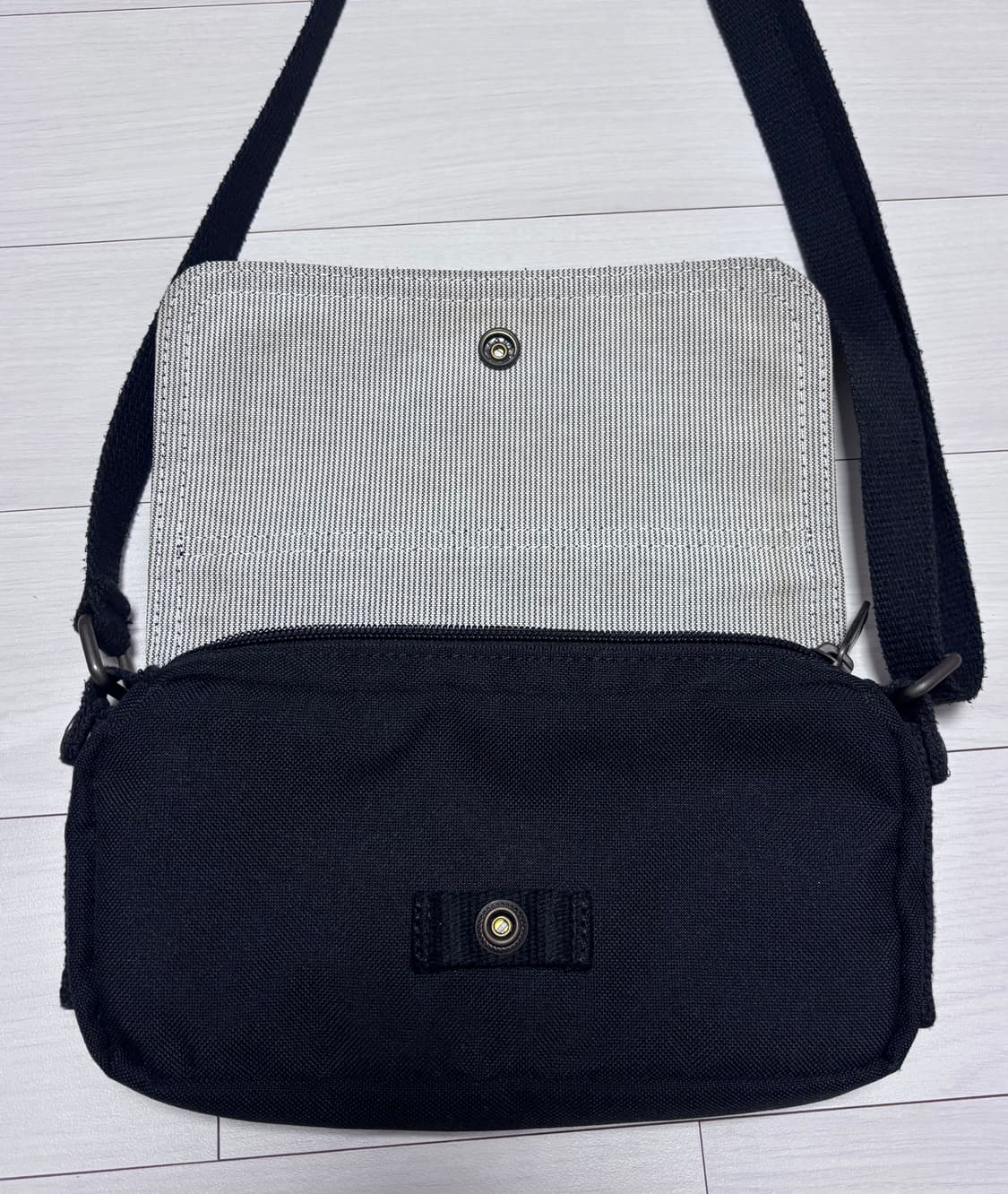 무료배송) 칼하트 에센셜 파우치 블랙 미니 크로스백 상품이미지3