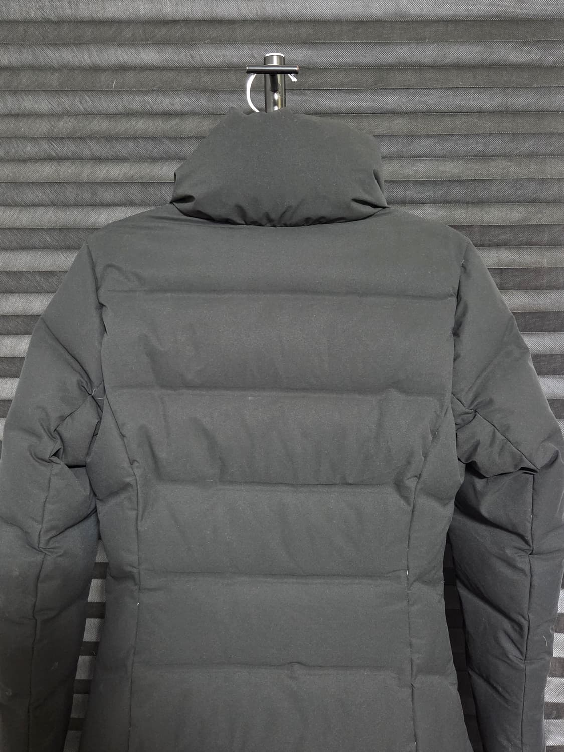 [데상트] 덕다운 하프롱패딩 판매합니다. 상품이미지6