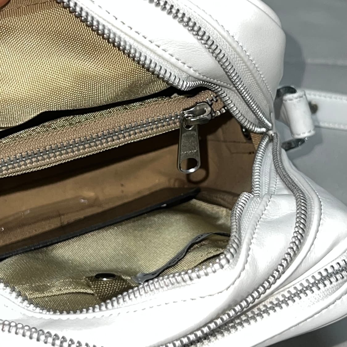 꼼데가르송 크로스백 화이트 상품이미지7