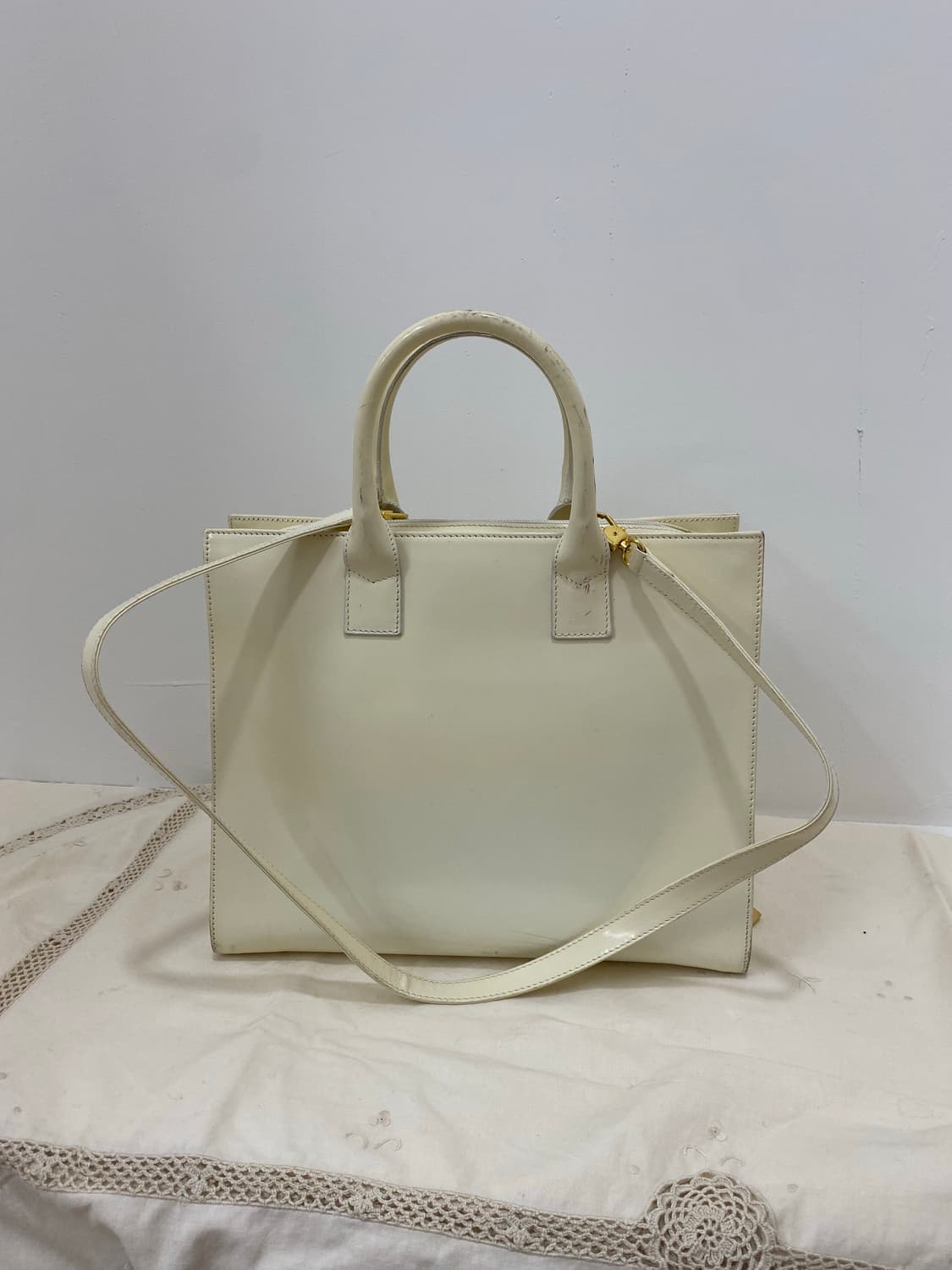 GIVENCHY 아이보리 에나멜 송치 토트&숄더백 상품이미지5