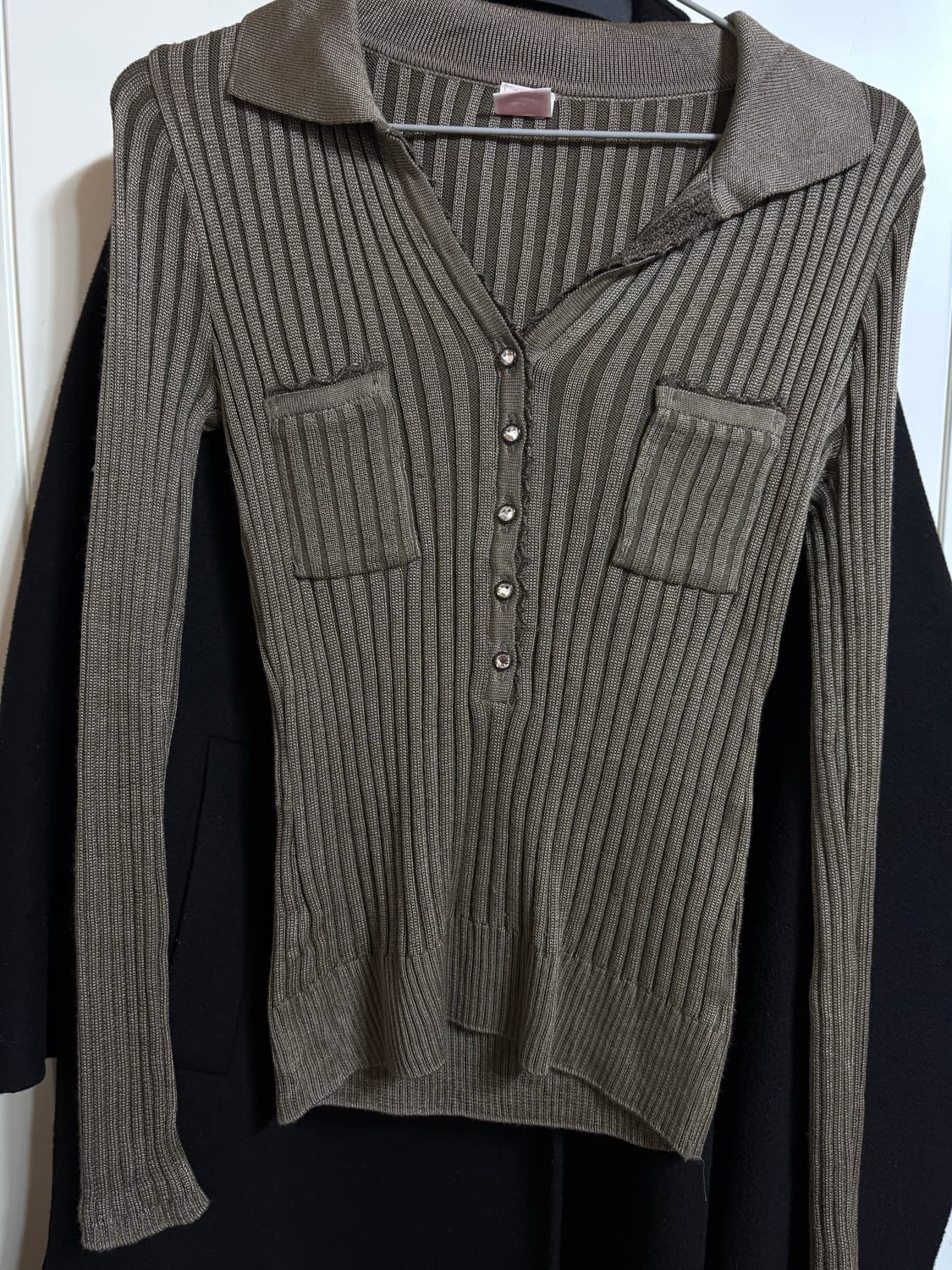 카키 브이넥 롱슬리브  상품이미지1