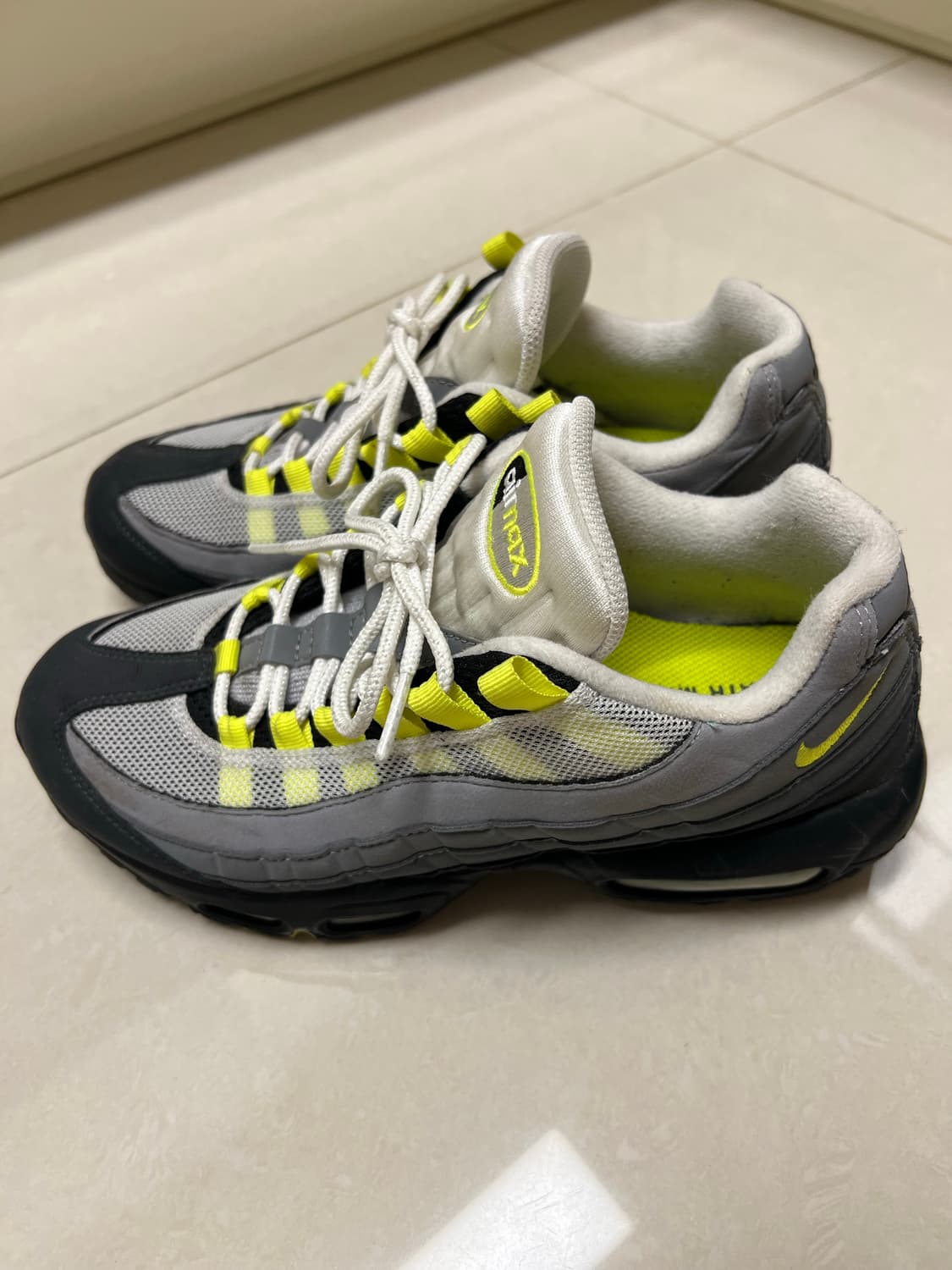 나이키 95맥스 OG 2020버전 250 사이즈 상품이미지3