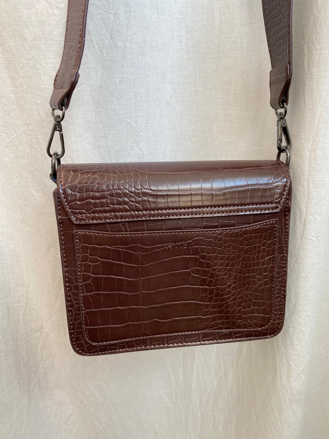 HVISK 브라운 비건레더 크로스백 상품이미지4