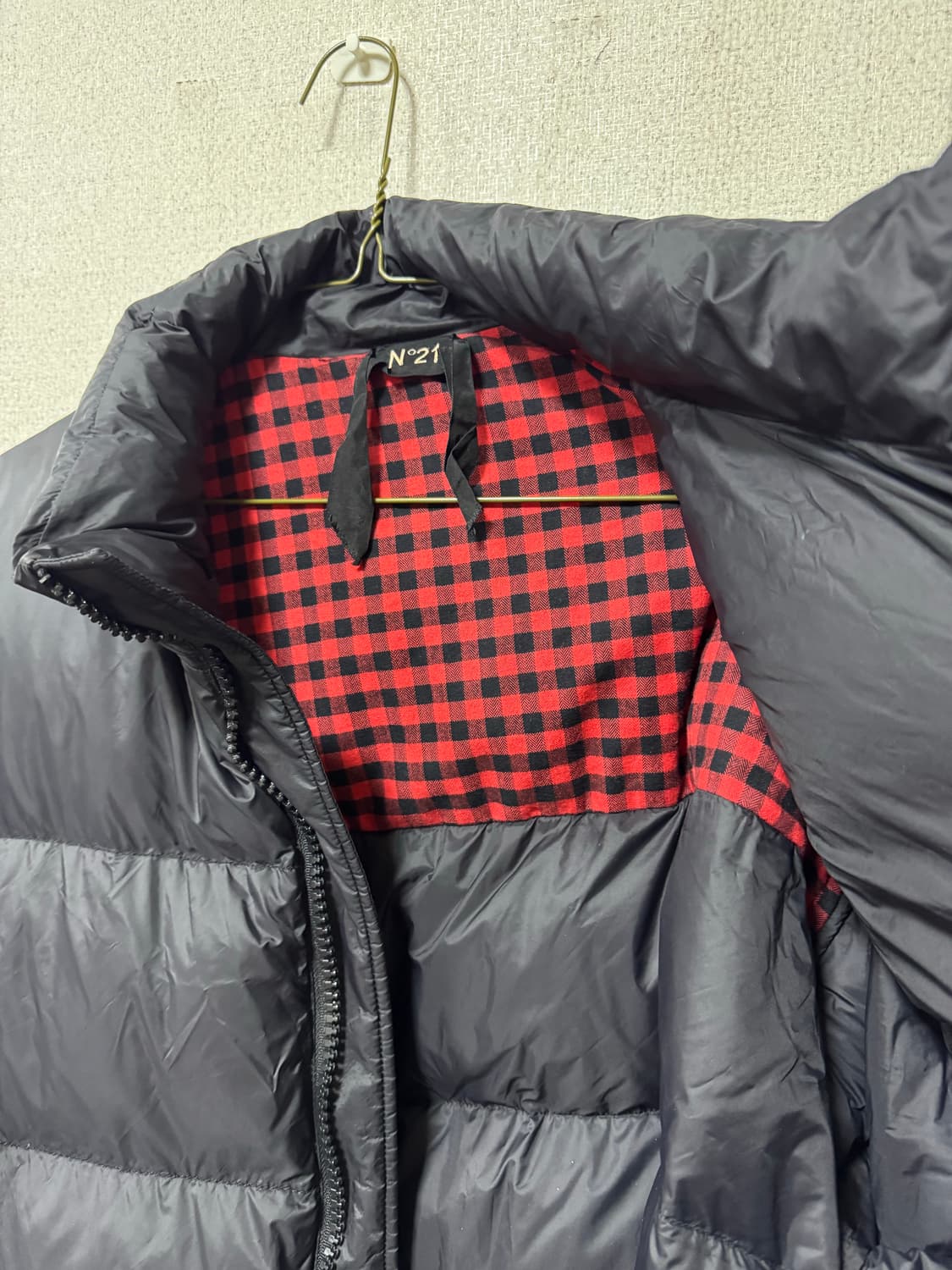 N°21 오버핏 다운 패딩(블랙) 상품이미지4