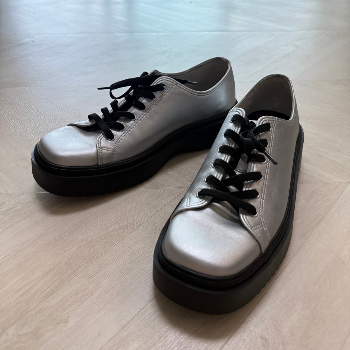 위더로드 스퀘어토 스니커즈 실버 280 상품이미지1