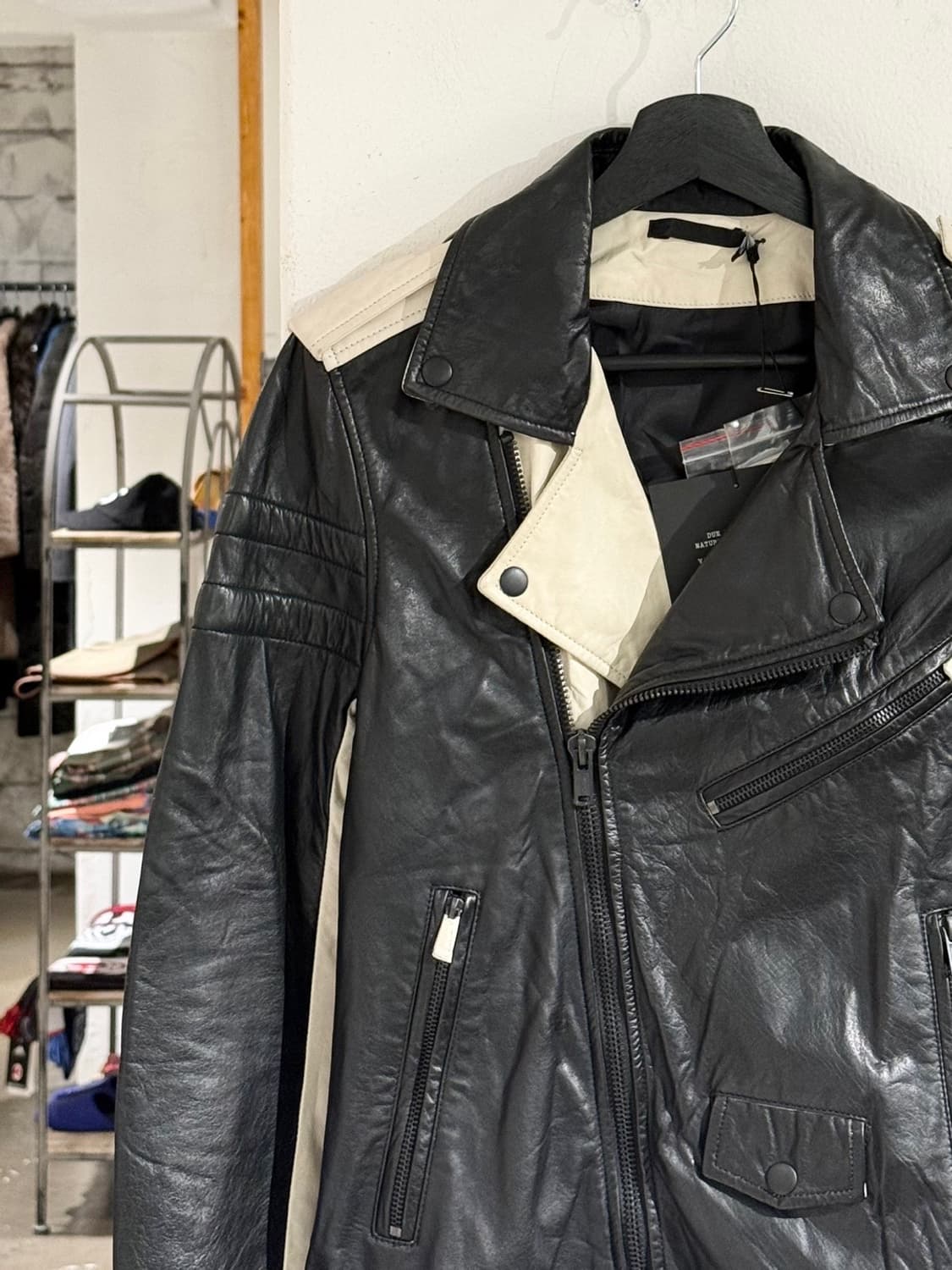 비엘케이 디엔엠 블랙 화이트 투톤 레더 바이커 자켓 상품이미지3