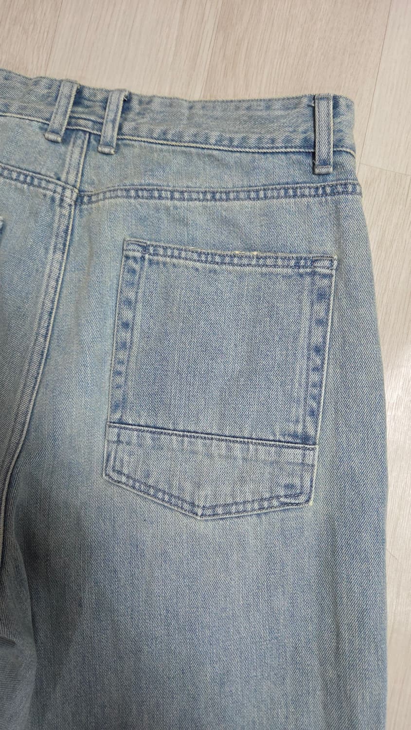 (착샷) 러프사이드 드레이프 데님 블리치 상품이미지4