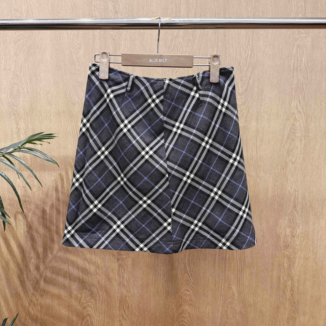 버버리 타탄 체크 A라인 미니스커트 클래식 패턴 원턱 벨트고리 그레이 상품이미지1