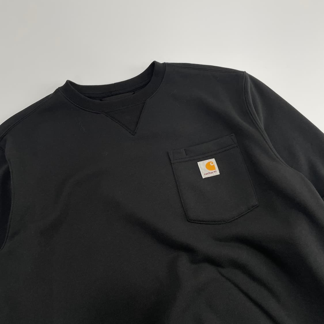 Carhartt 칼하트 루즈핏 원포켓 블랙 기모 맨투맨 상품이미지4