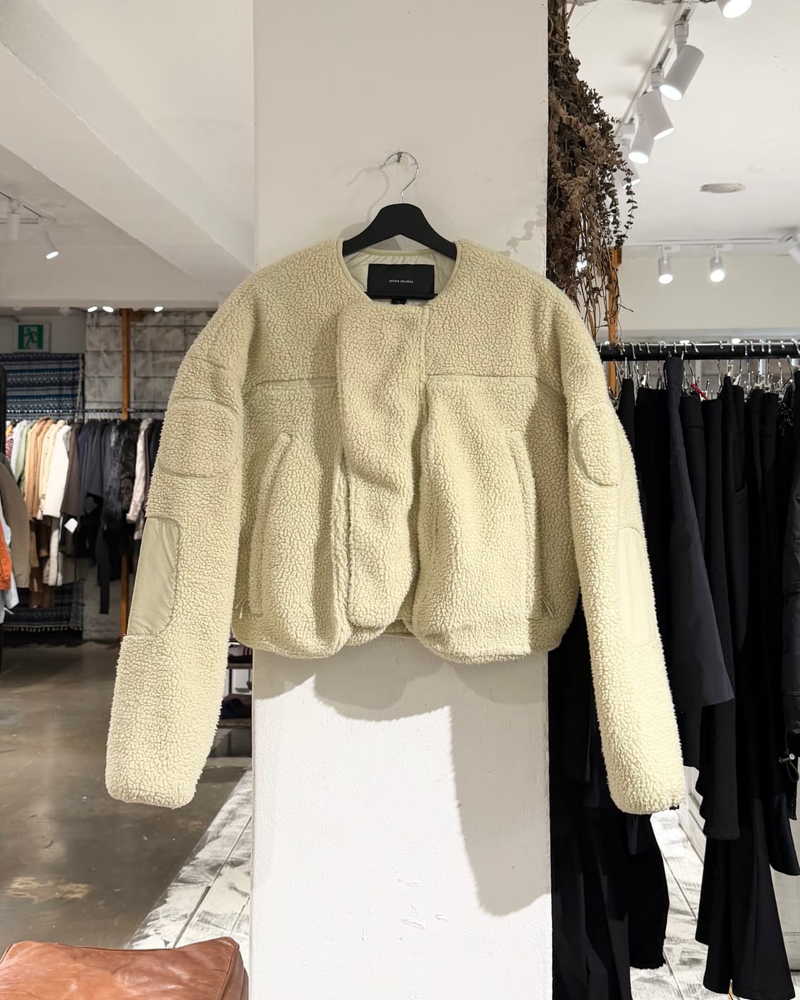 엔타이어 스튜디오 아이보리 듄 플러피 오버코트 상품이미지1