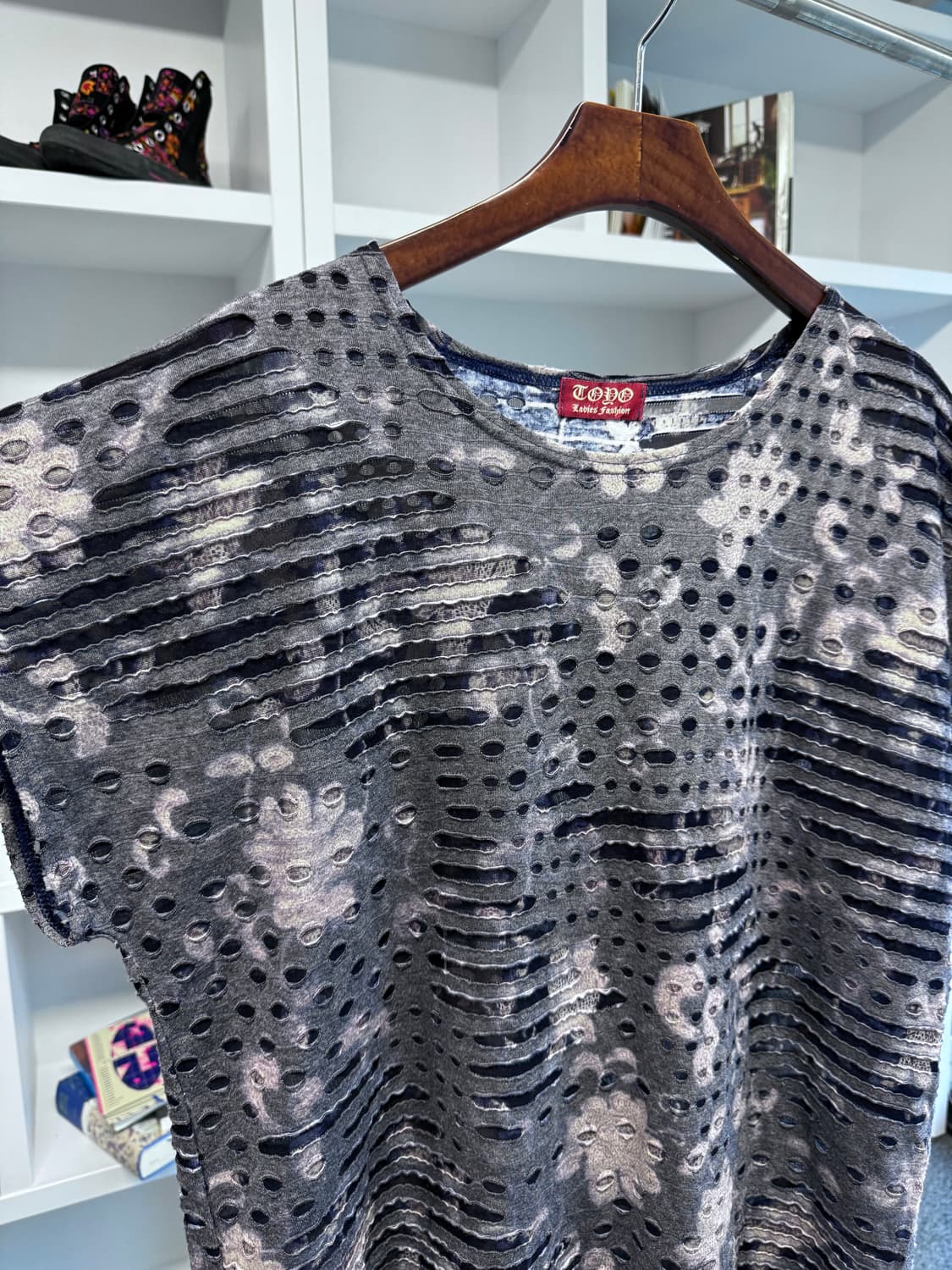 todo 컷아웃 탑 상품이미지2