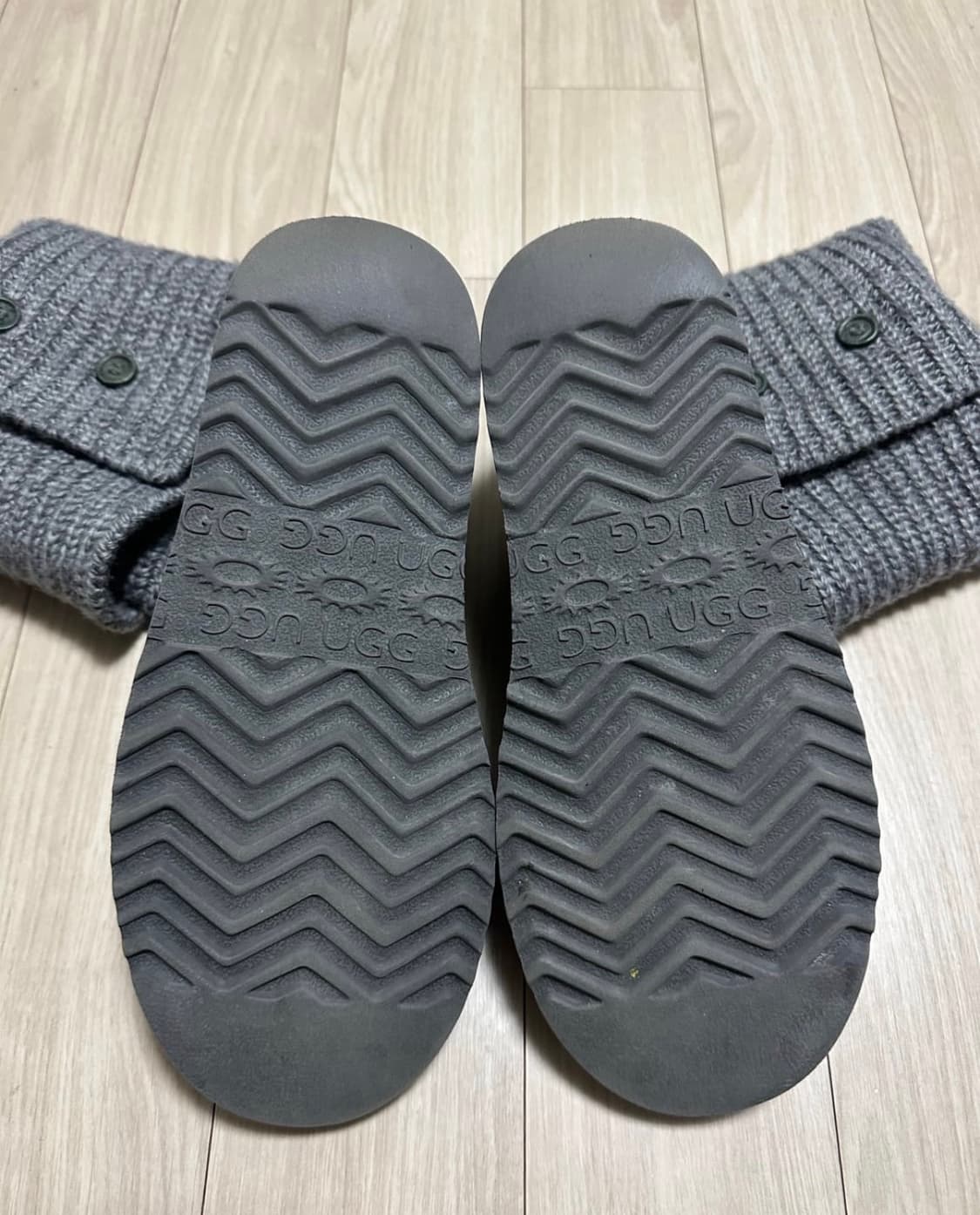 어그 카디부츠 그레이 240 상품이미지6