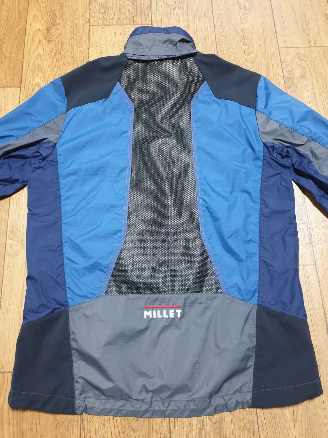 1105 밀레 아웃도어 바람막이 100 사이즈입니다 상품이미지5