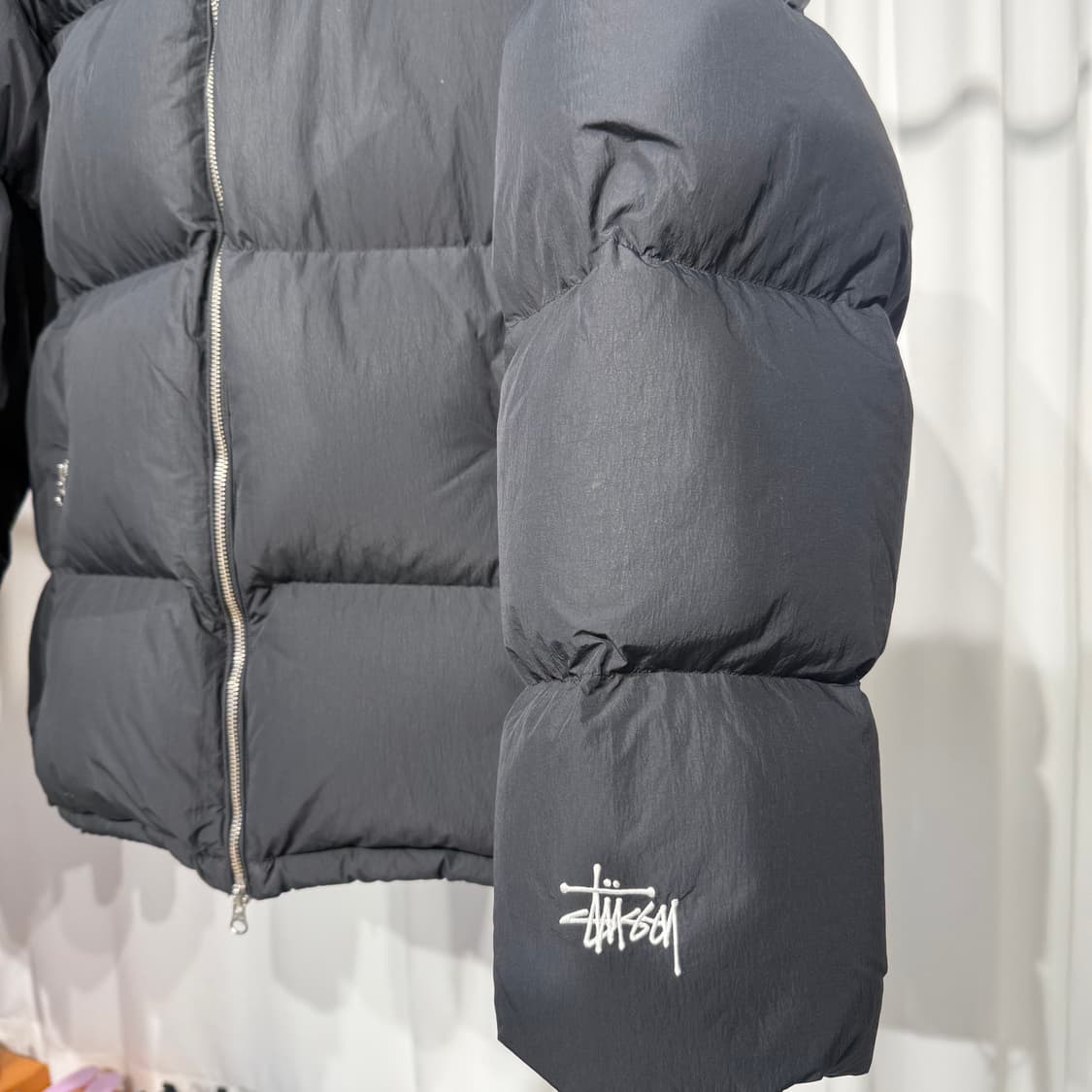 [정품] 스투시 다운 퍼퍼 나일론 블랙 패딩 L사이즈 상품이미지2