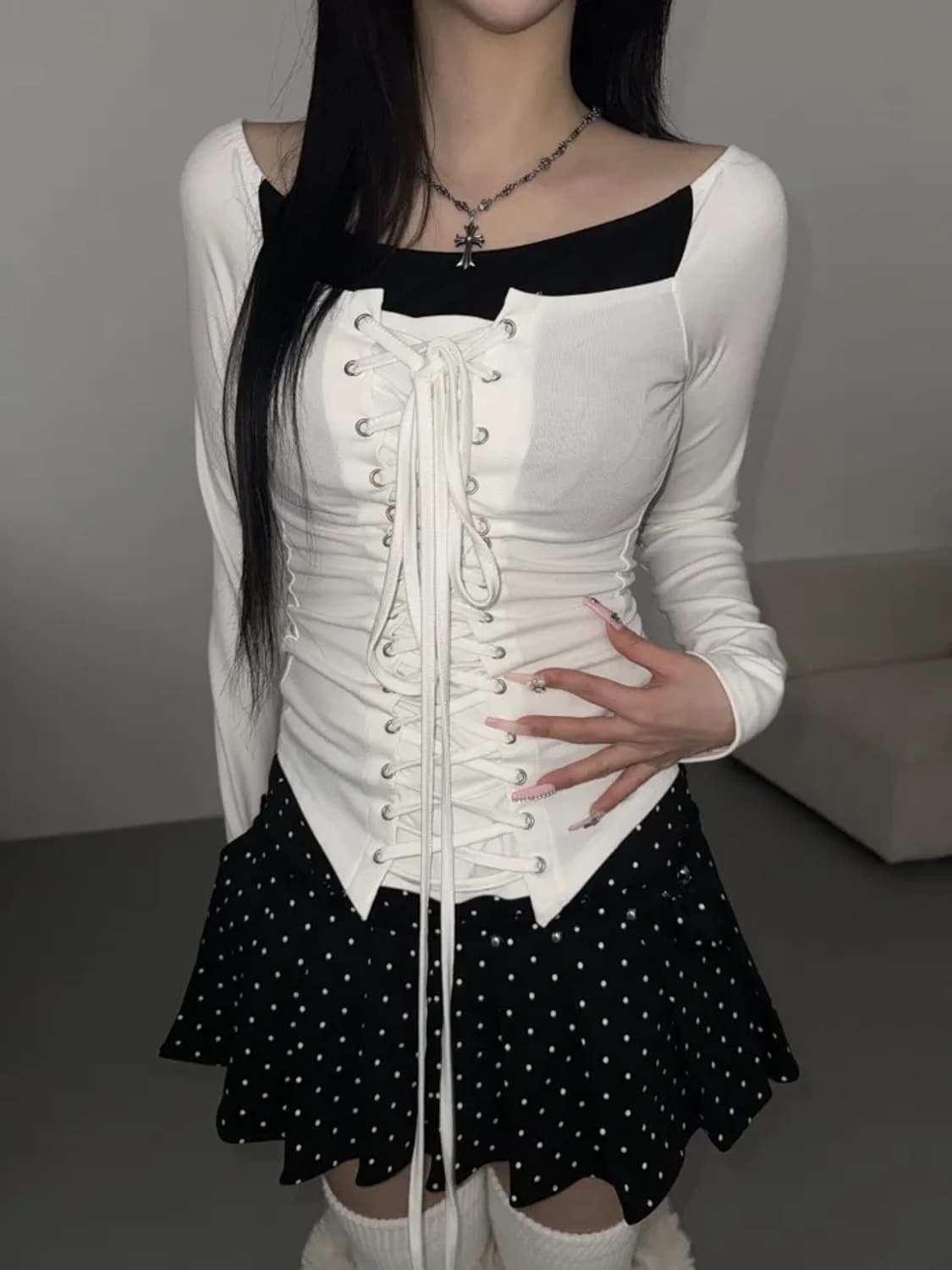 발레코어 오프숄더 티셔츠 시즈니룩 에이블리 상품이미지2