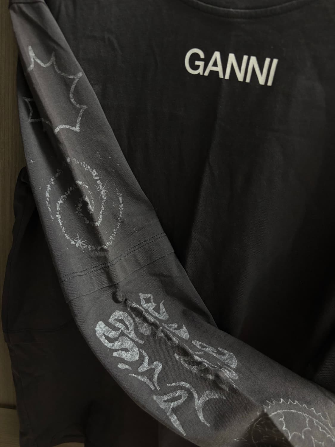 가니 ganni 그래픽 롱슬리브 상품이미지3