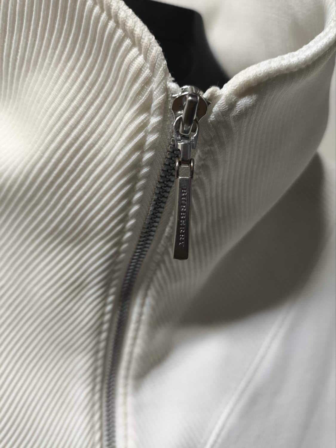 M 버버리 하이넥 니트 반집업 하프집업 상품이미지3