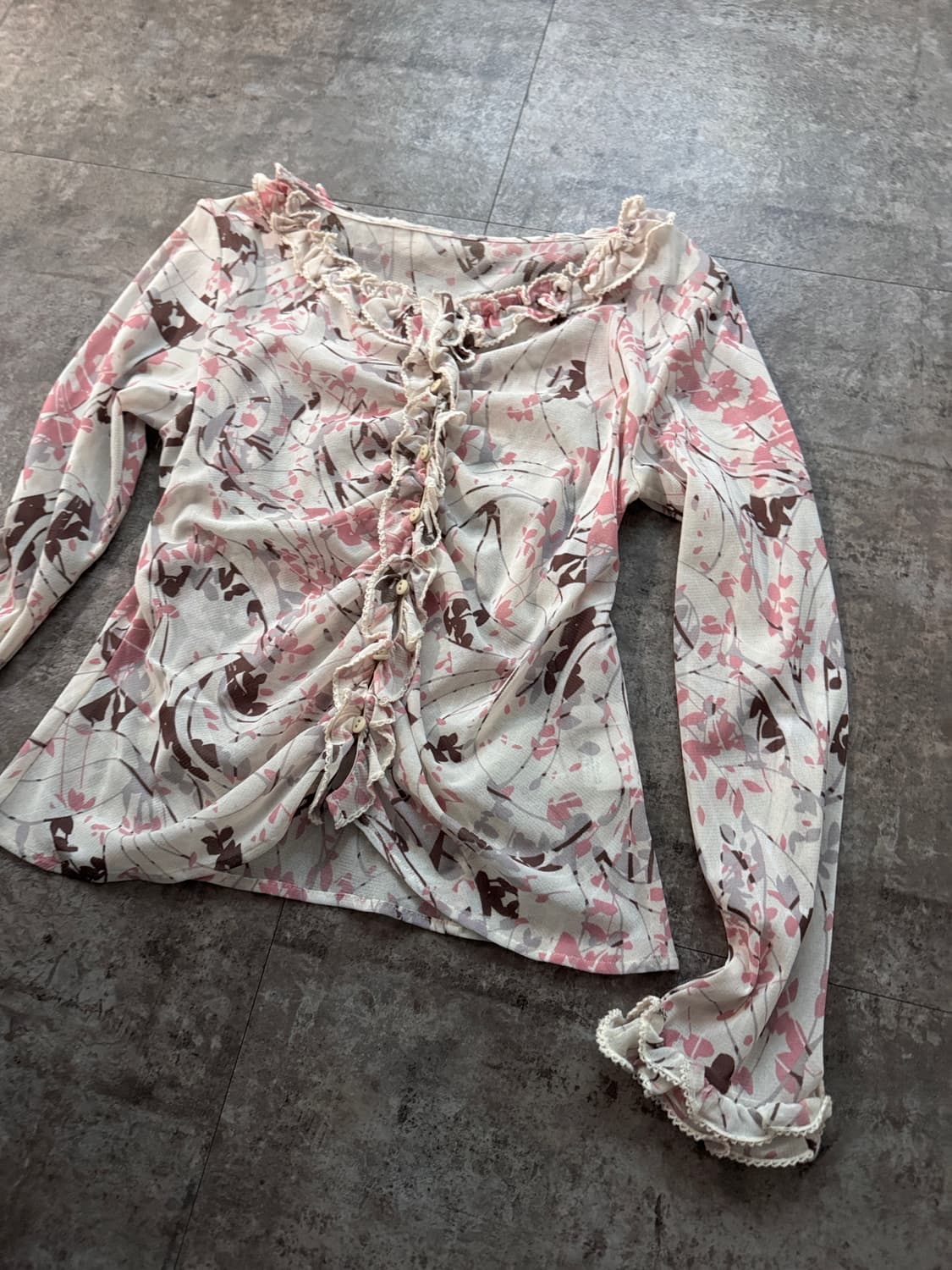 셔링 버튼 프릴 블라우스 상품이미지7