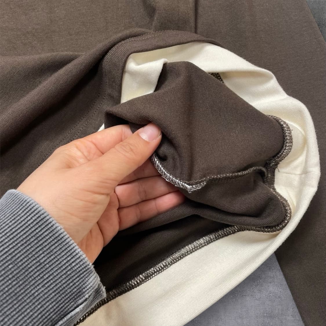 생로랑 Saint laurent 브라운 레이어드 긴팔 티셔츠 상품이미지3