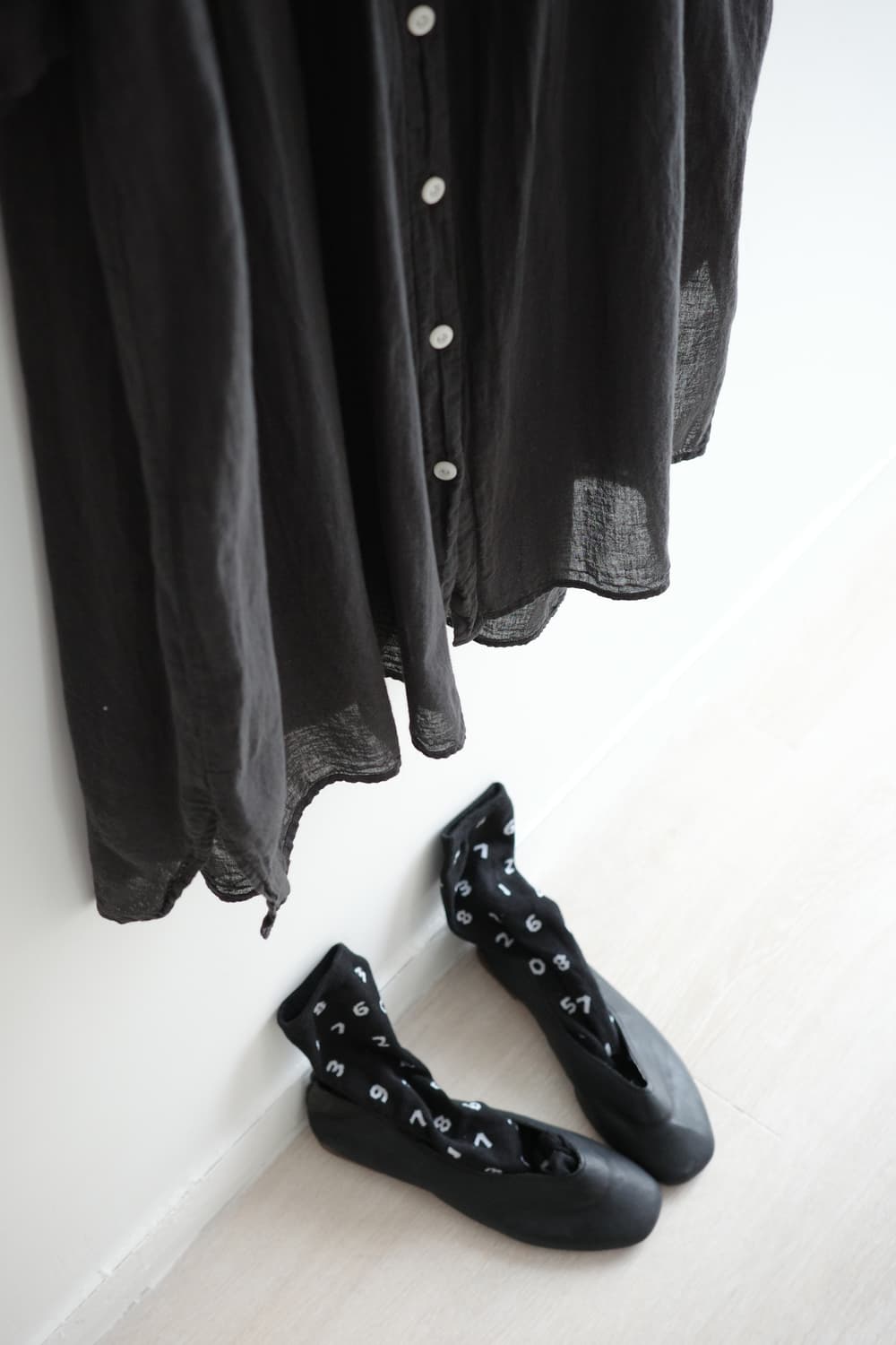 studio CLIP
• 블랙 아사 코튼 셔츠 롱 원피스 상품이미지4