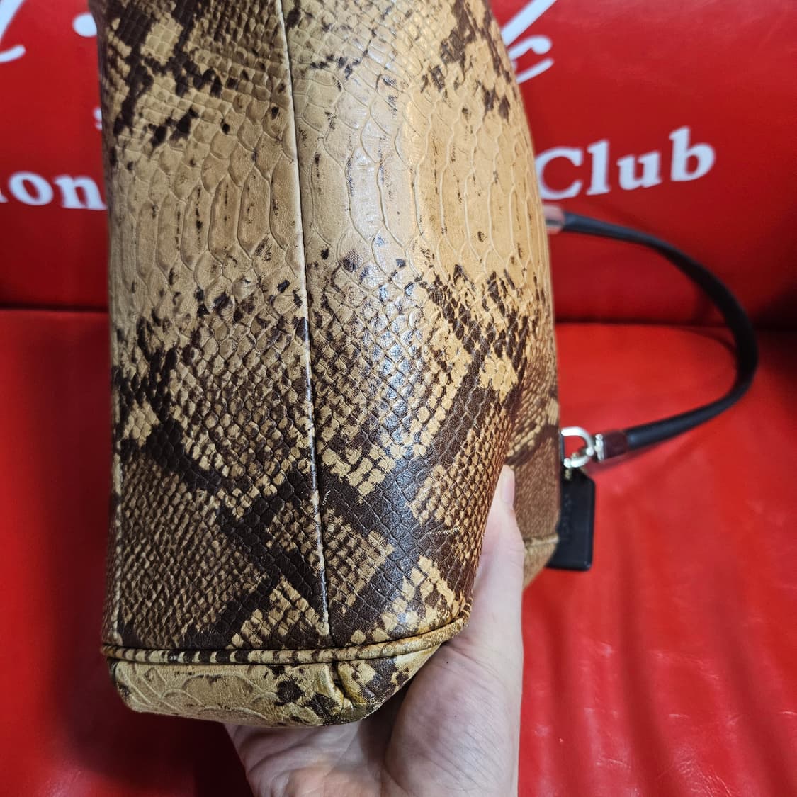 코치(COACH) 파이톤 미네타 엠보싱 가죽 토트백 상품이미지6