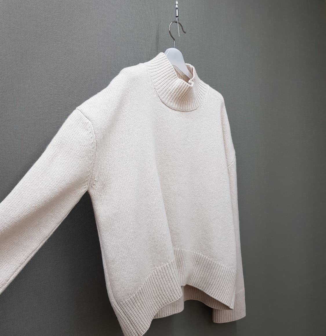 브록 컬렉션  울 캐시미어 하이넥 니트  XS사이즈 상품이미지3