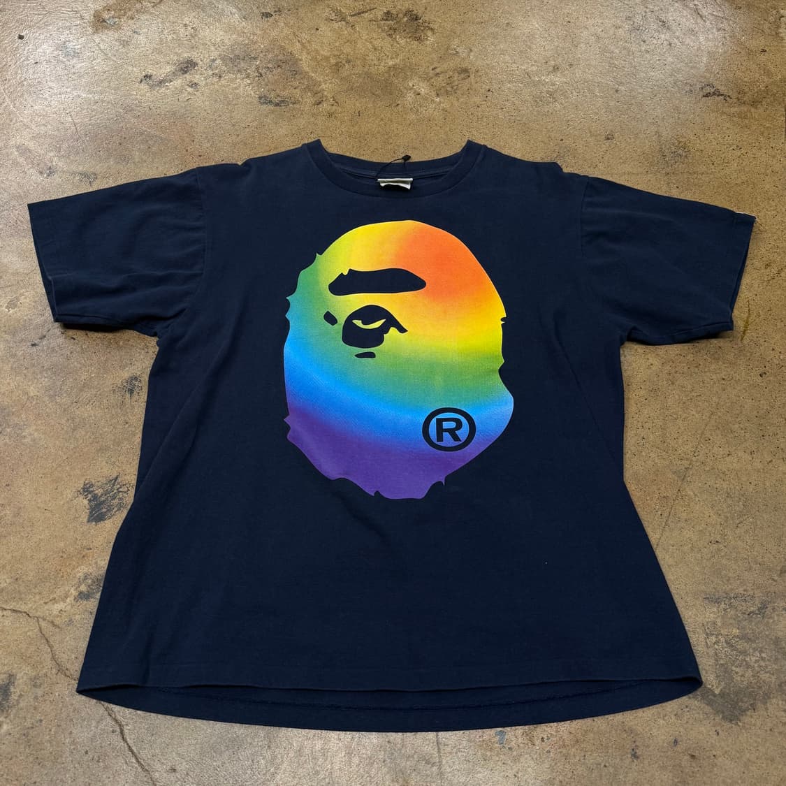 베이프 빅 사루 레인보우 네이비 반팔 티셔츠 상품이미지2