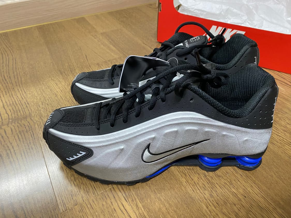 나이키 샥스 R4 메탈릭 실버 앤 블랙 285 (w) 새상품 상품이미지5