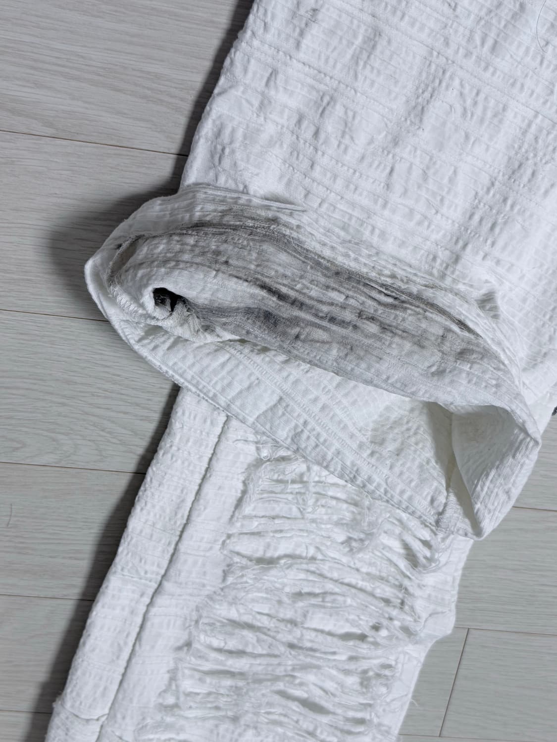 LECYTO 디스트레스드 화이트 크랙 팬츠 상품이미지5