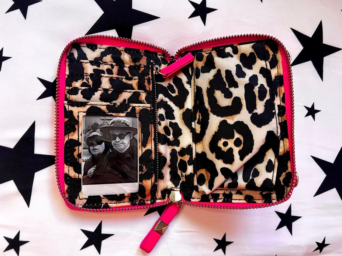 Victoria's Secret Hot Pink Stud Wallet 상품이미지2