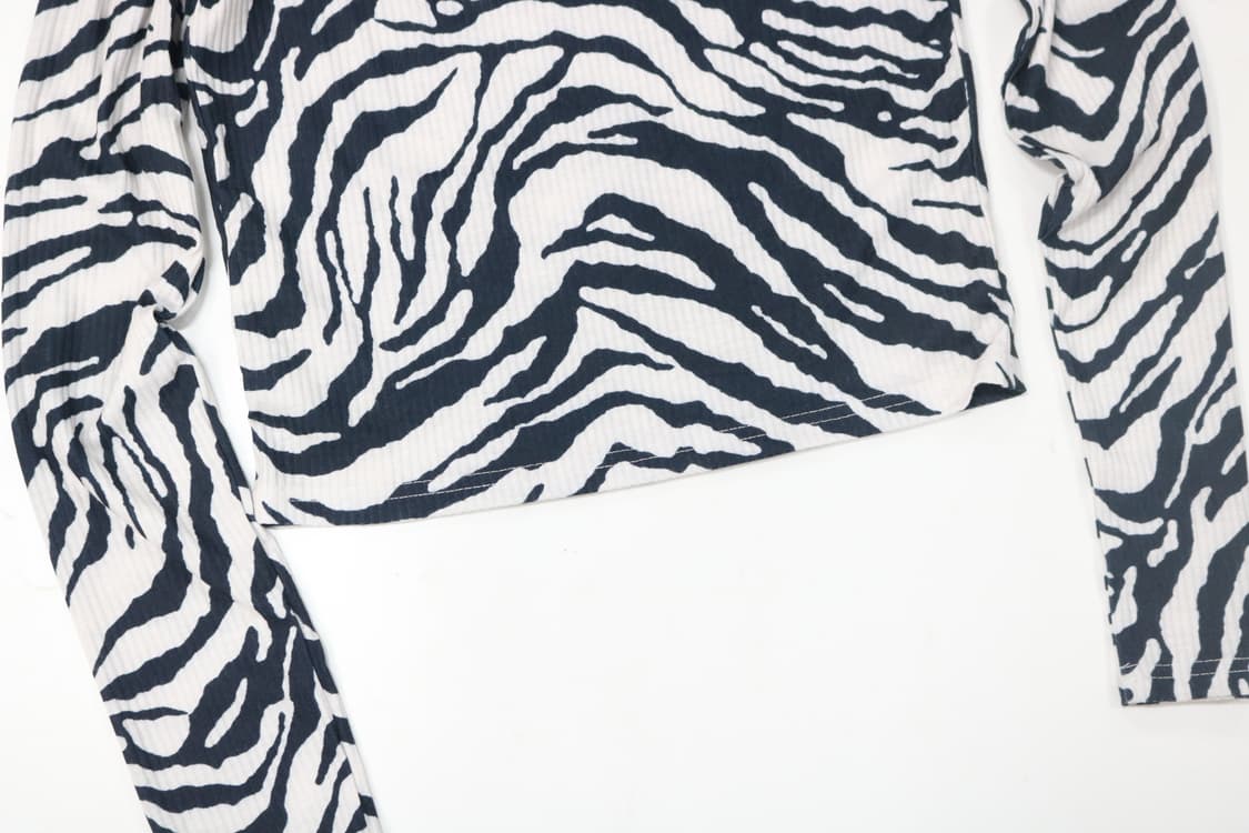 DAZY 데이지 지브라 패턴 슬림핏 크롭 긴팔 티셔츠 상품이미지8