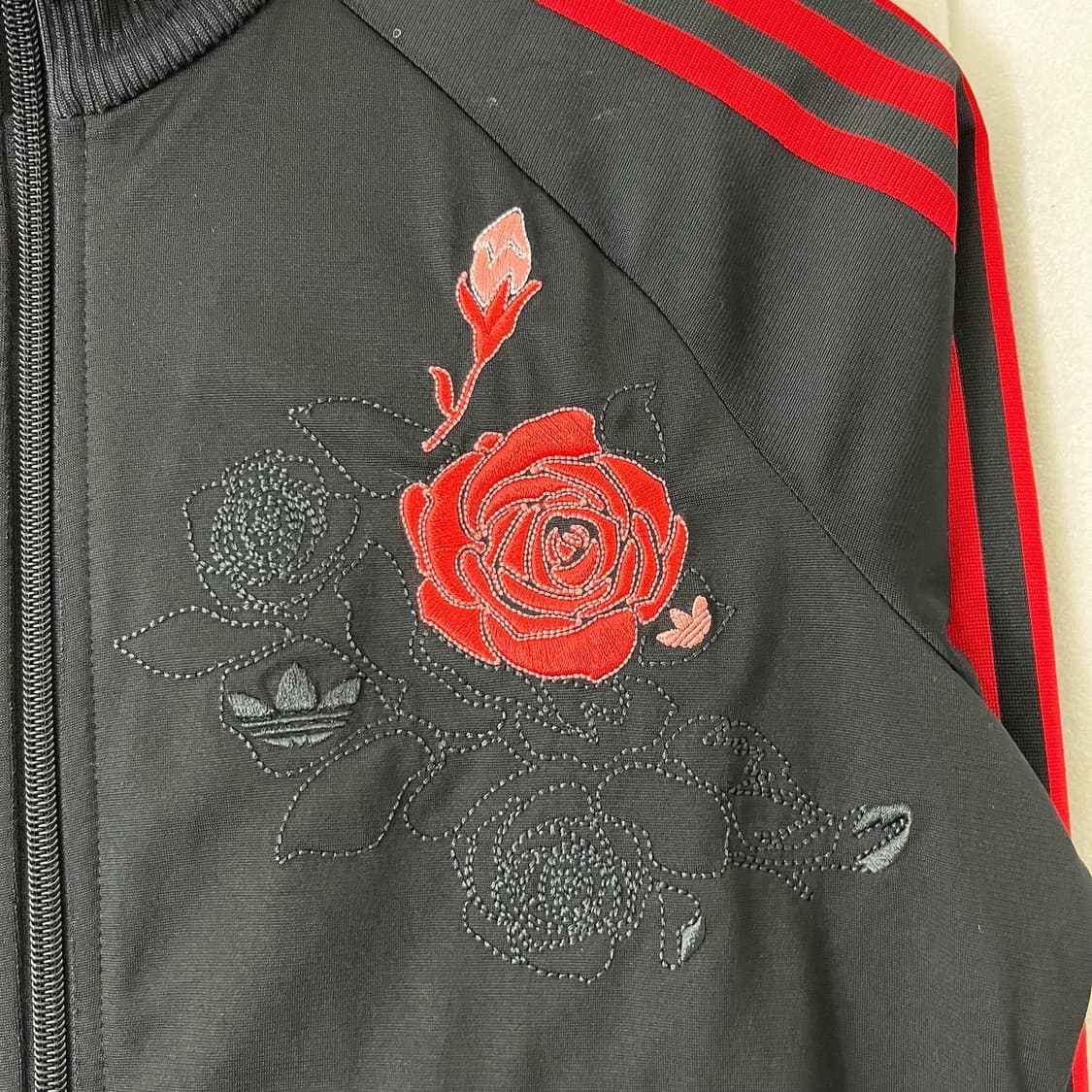 아디다스 블랙 레드 로즈 백빅로고 삼선 져지 상품이미지4