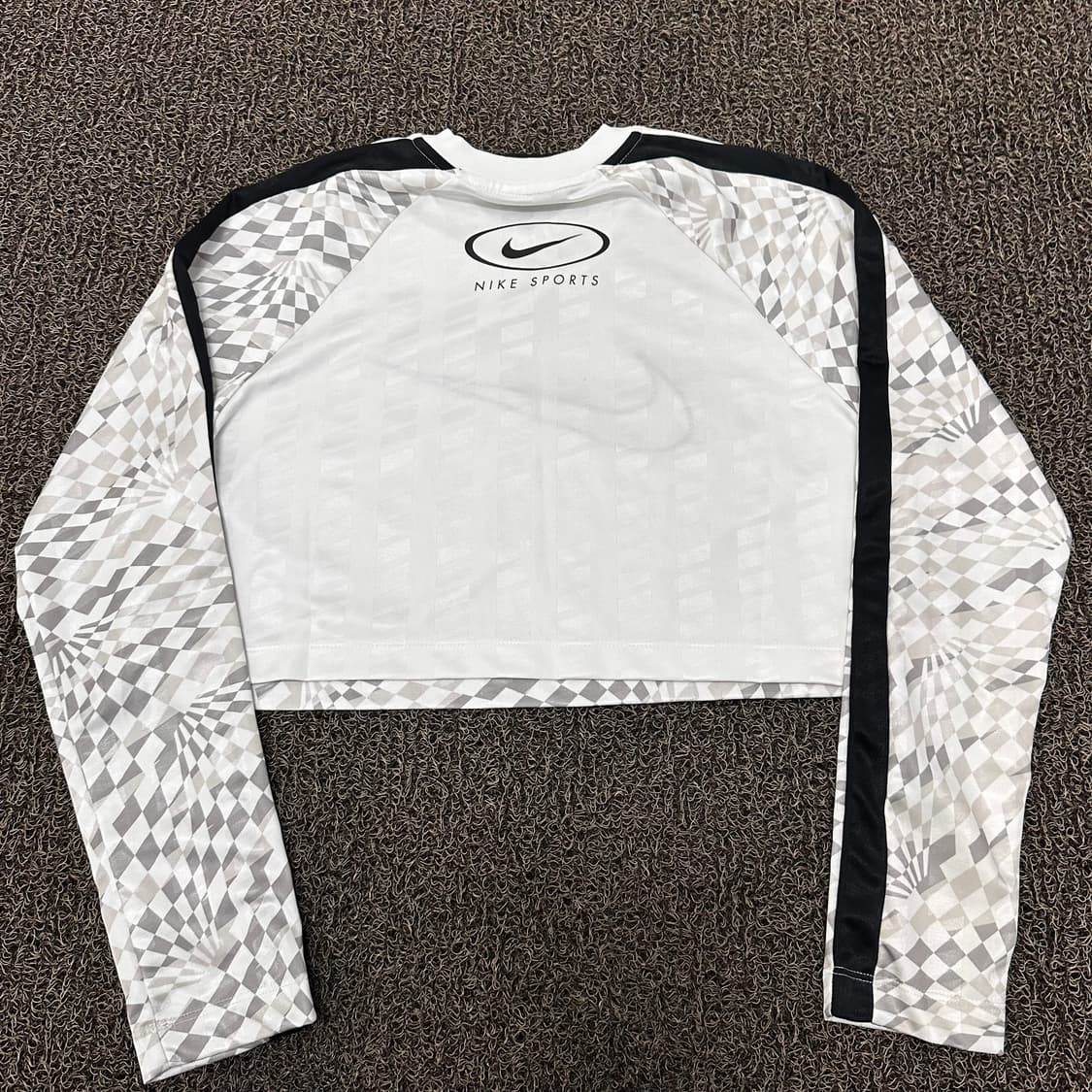 NIKE 나이키 스우시 여성 크롭 긴팔티셔츠 L 상품이미지5