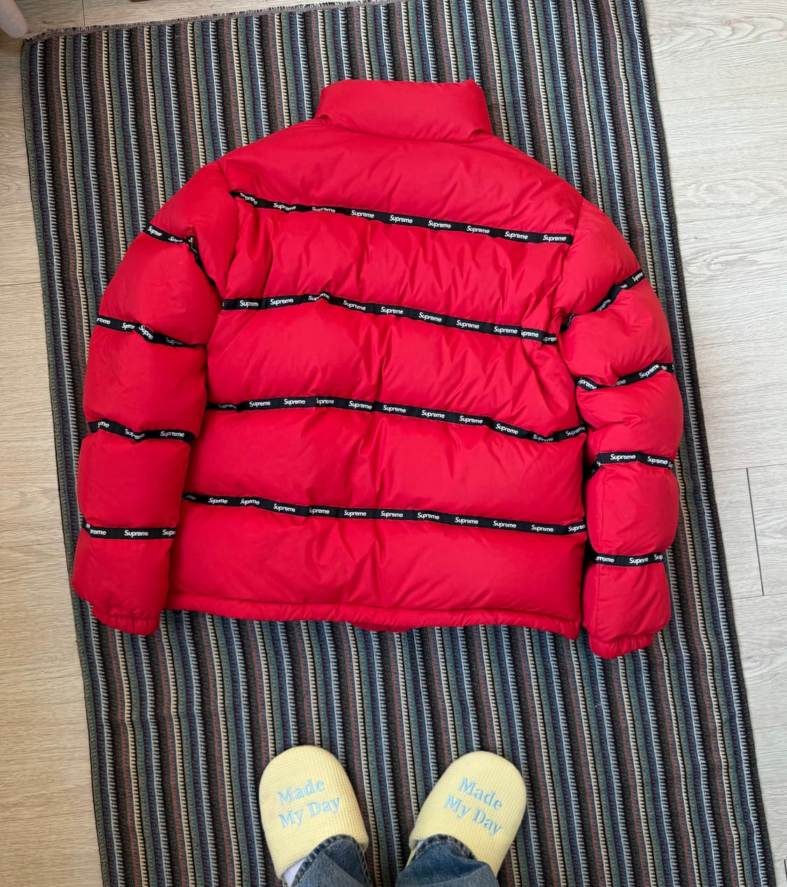 슈프림 테이프 로고 패딩 상품이미지3