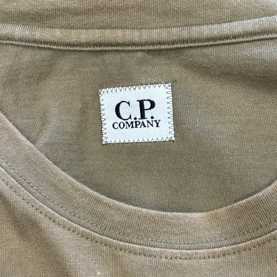 105 C.P 컴퍼니 포켓 카키 반팔티 상품이미지3