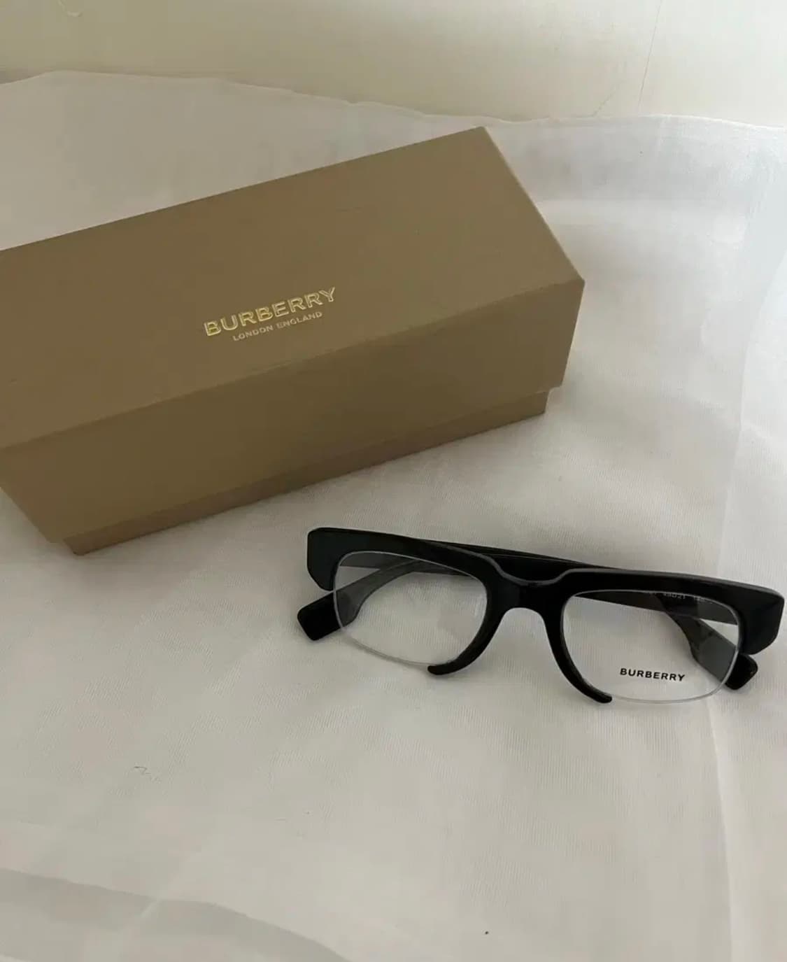 BURBERRY B2314 반 뿔테 안경 상품이미지2