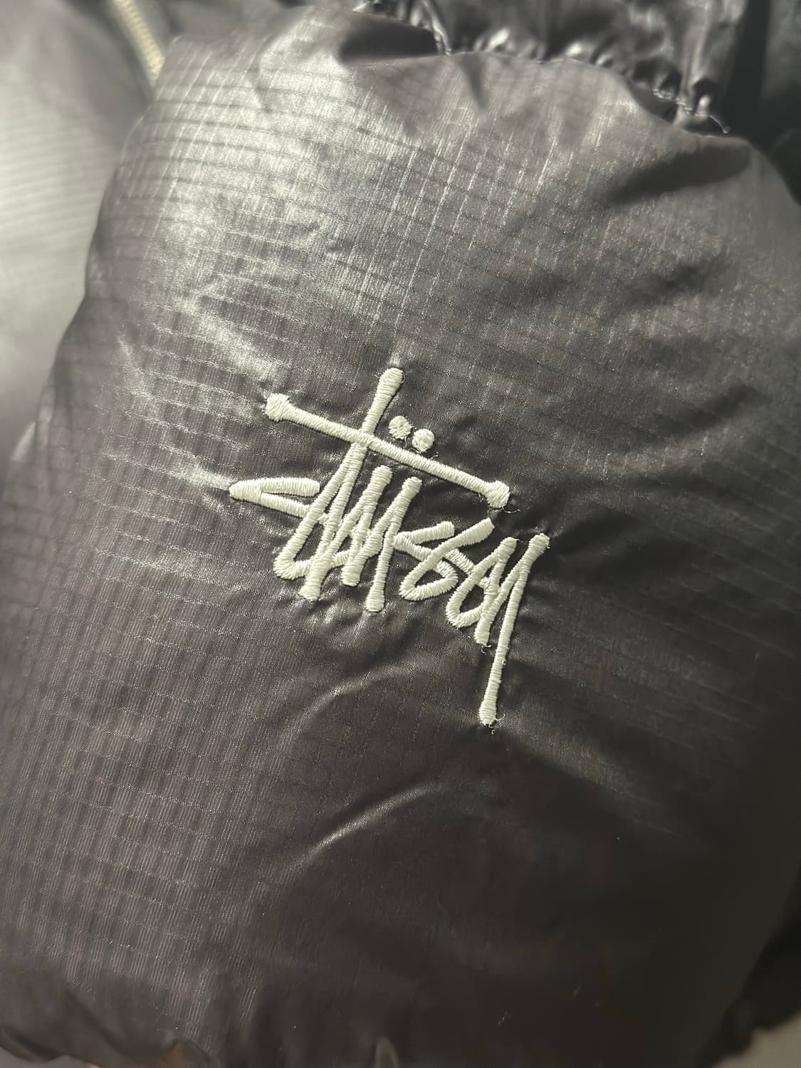 23 스투시 다운 패딩 차콜 M 상품이미지3