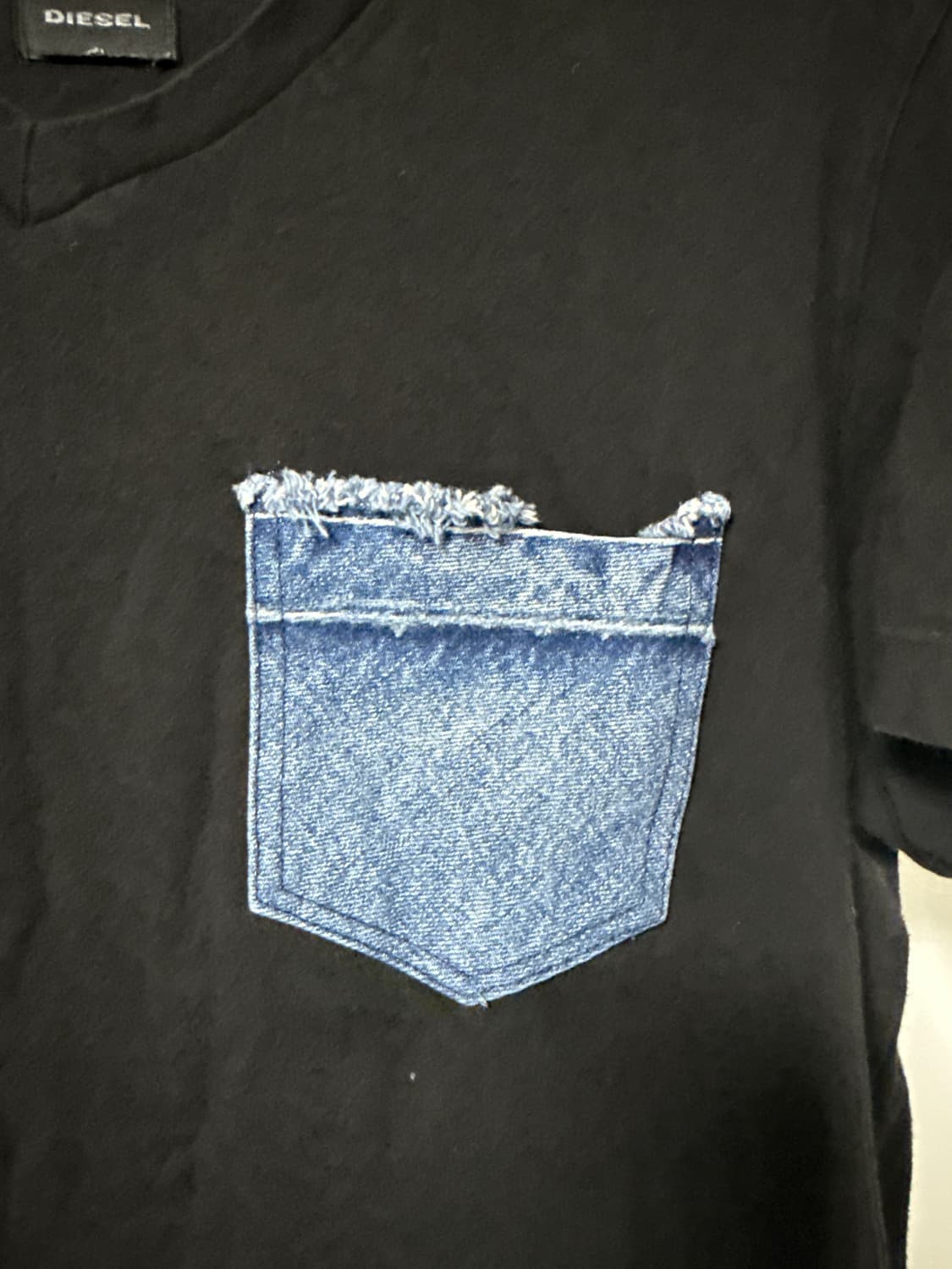 디젤 밑단 그런지 브이넥 데님 포켓 반팔티 상품이미지4