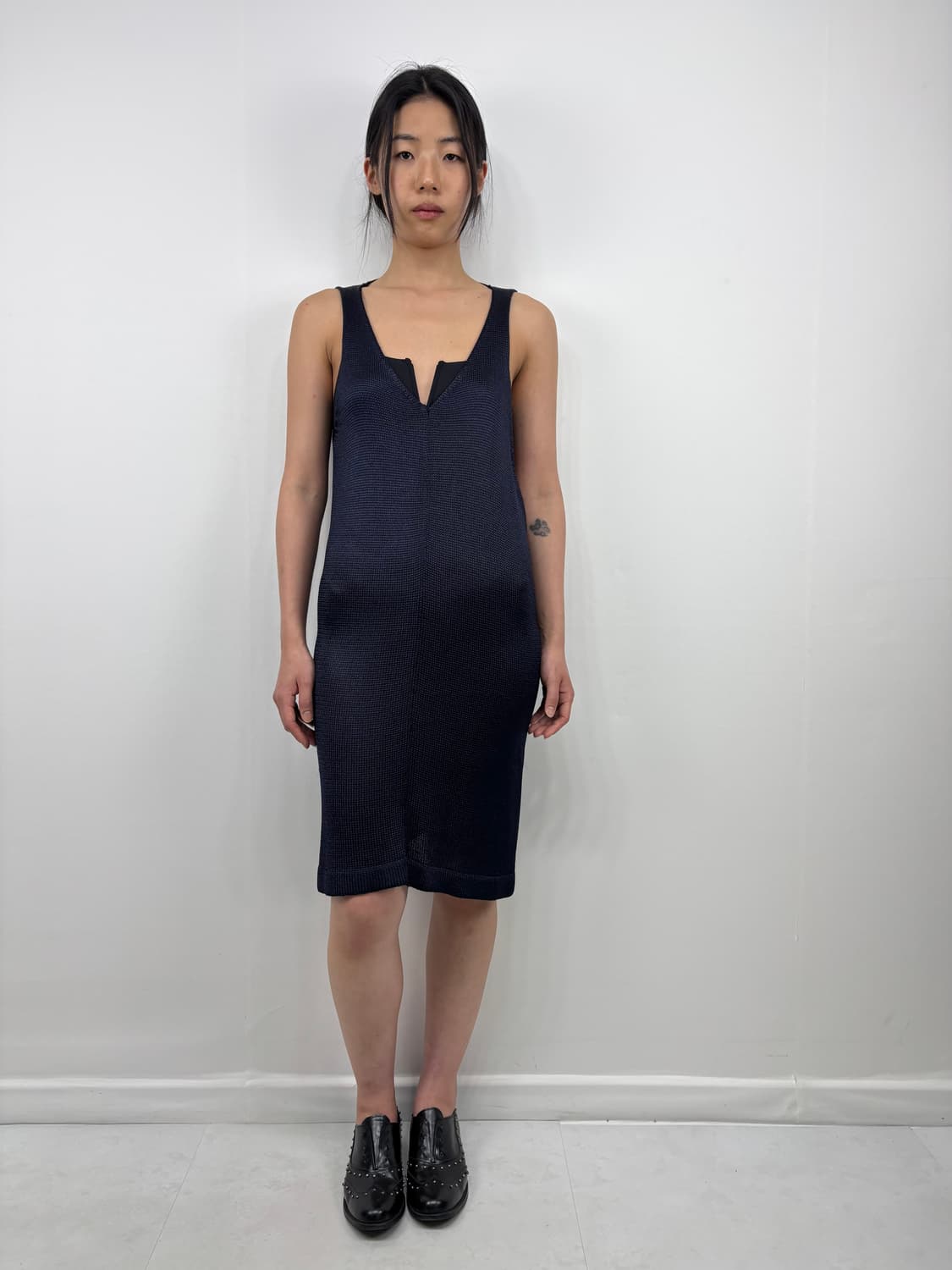 GLOSSY DEEP NAVY DRESS 상품이미지3