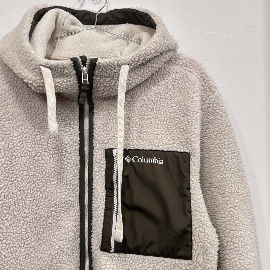 컬럼비아 체스트포켓 오버핏 뽀글이 후드 플리스 상품이미지1